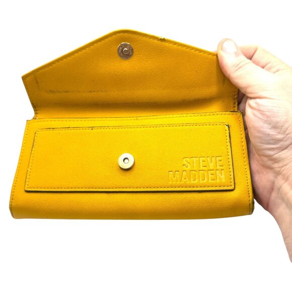 Steve Madden Yellow Leather Wallet With Snap Closure & Zipper Pocket - Picture 6 of 8